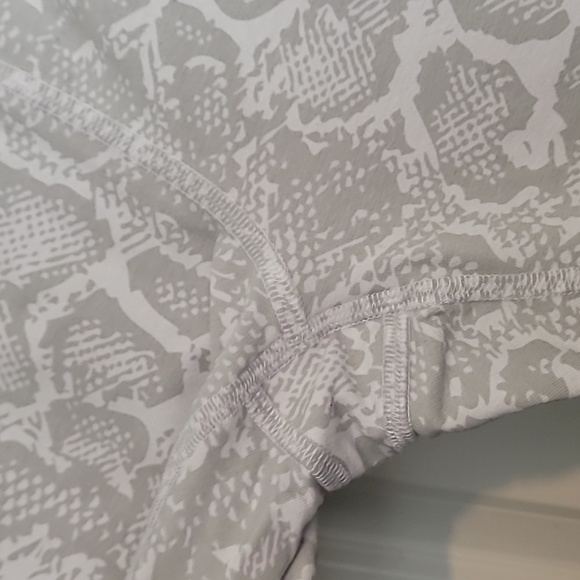 NWOT Athletic Capri Leggings - Picture 3 of 3